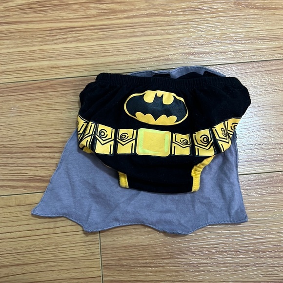 Batman baby diaper cover with cape - Picture 2 of 4